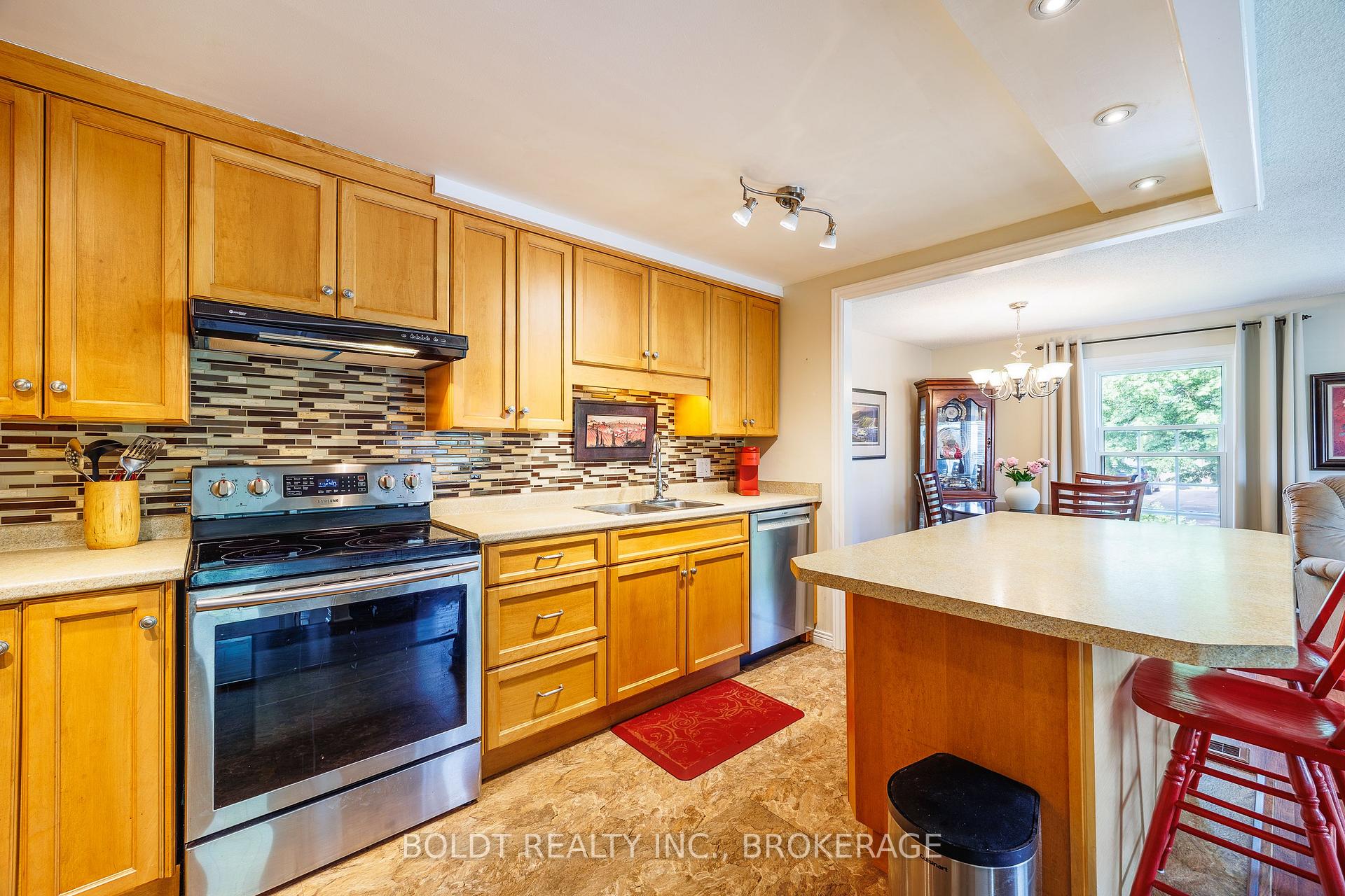 Photo 11 of 77 Elma Street, St. Catharines, Lakeport — HOMEH