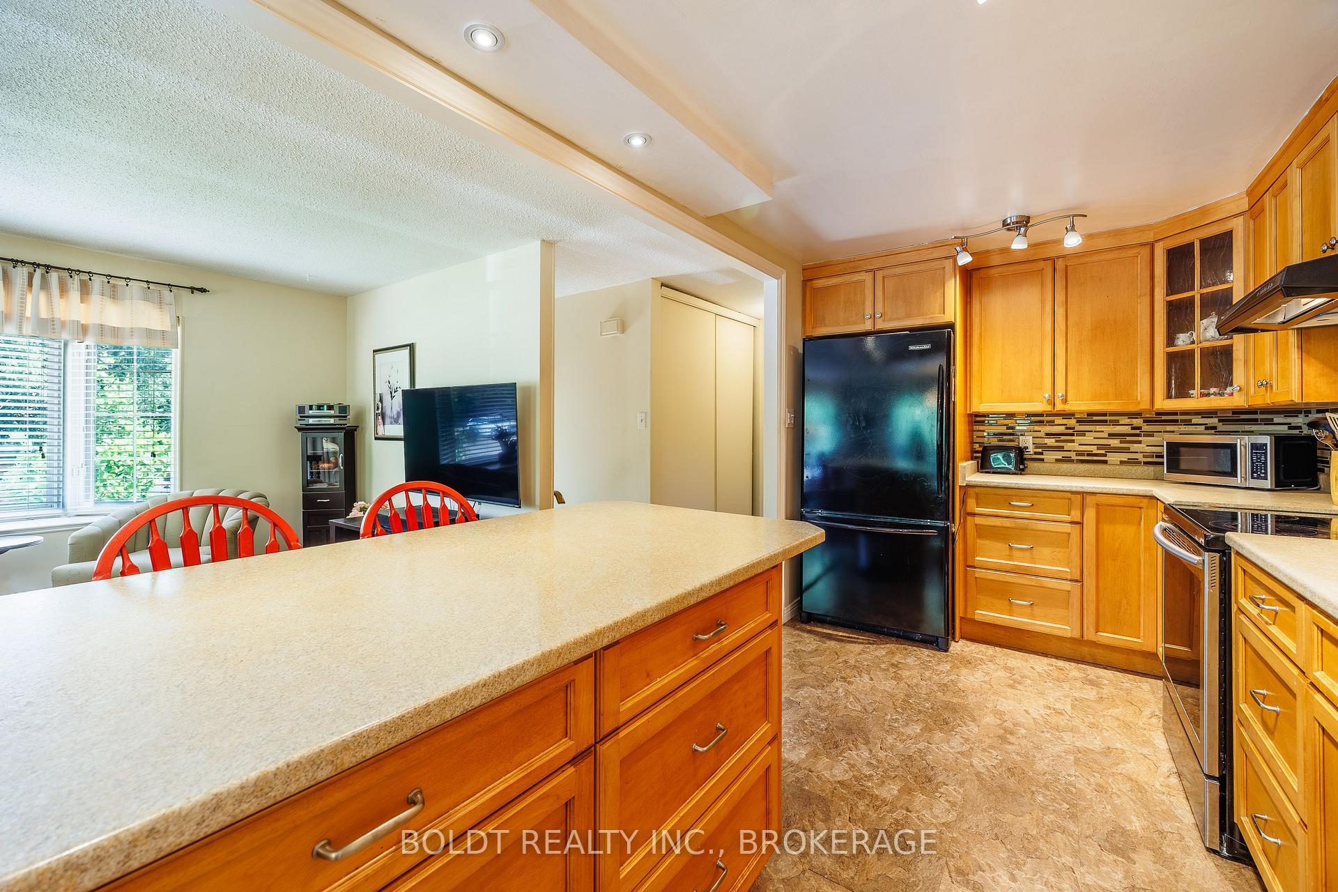Photo 12 of 77 Elma Street, St. Catharines, Lakeport — HOMEH