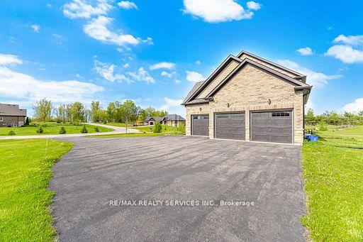 Photo 5 of 26 Country Meadows Drive, Amaranth, Rural Amaranth — HOMEH
