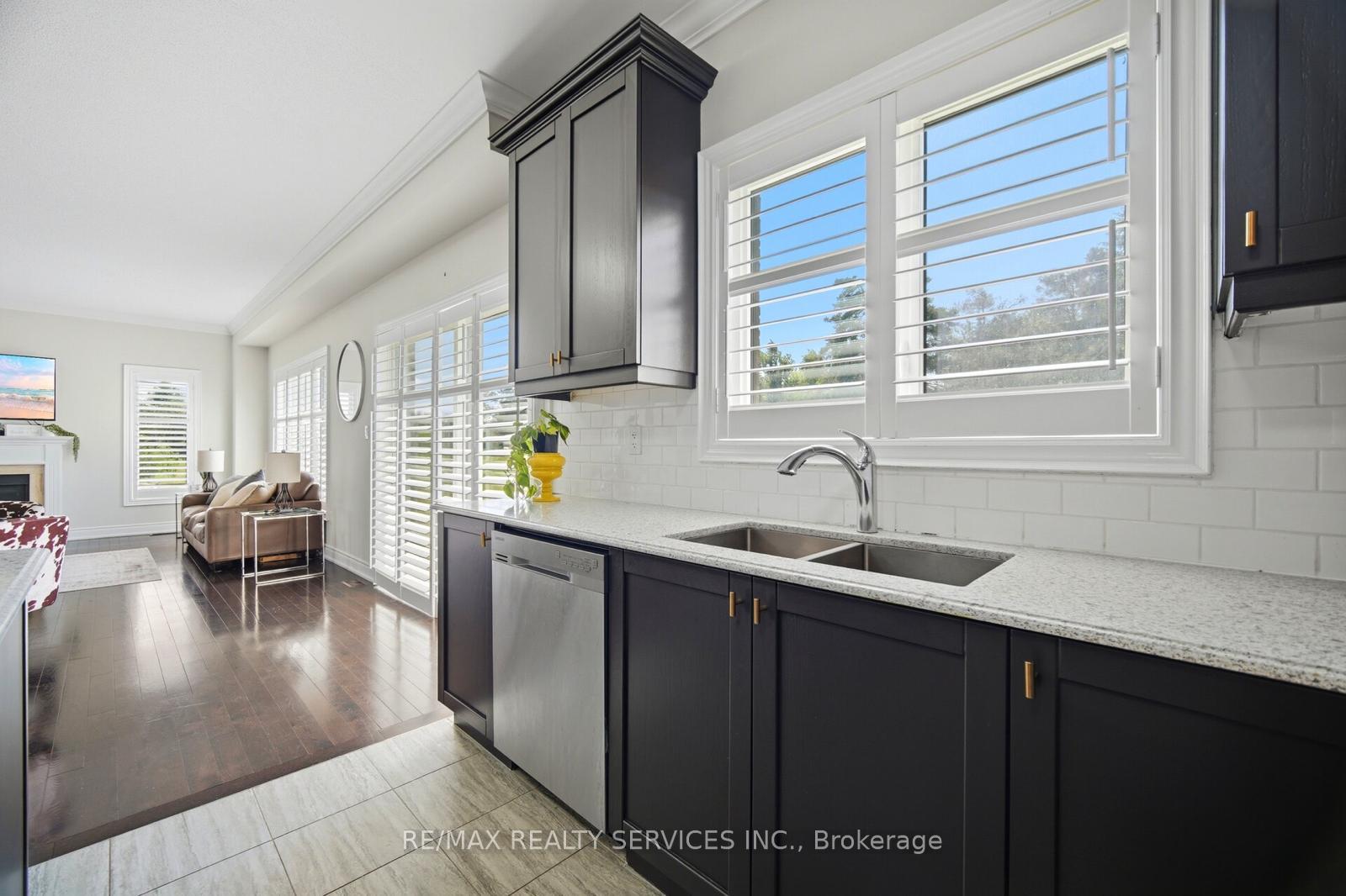 Photo 14 of 26 Country Meadows Drive, Amaranth, Rural Amaranth — HOMEH