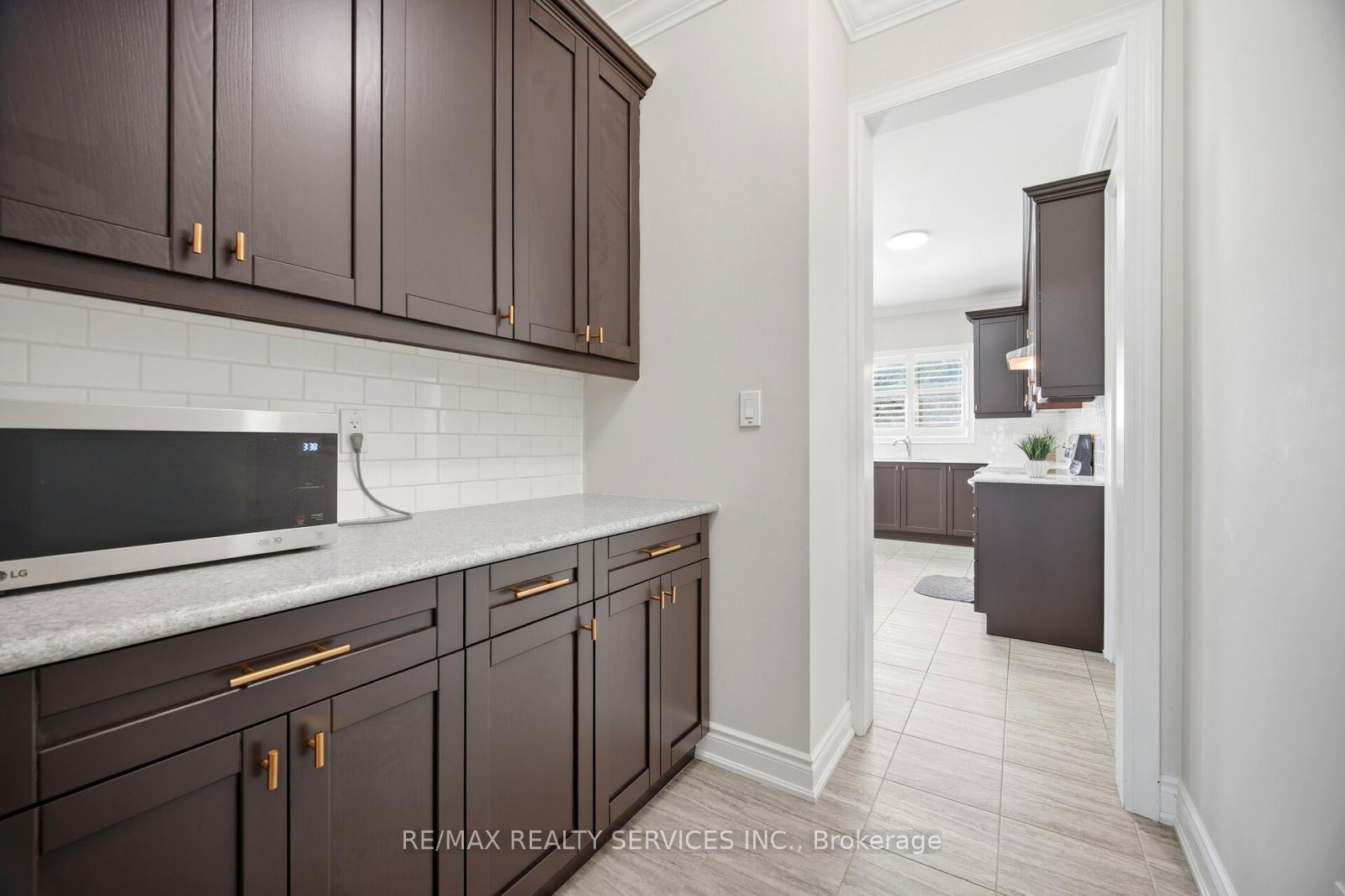 Photo 15 of 26 Country Meadows Drive, Amaranth, Rural Amaranth — HOMEH