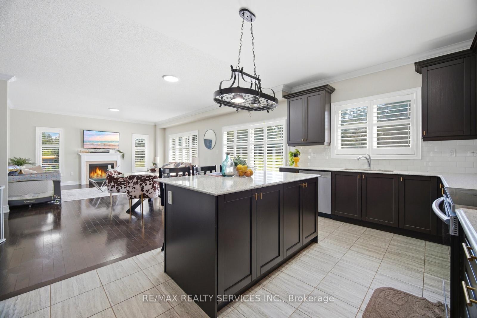Photo 19 of 26 Country Meadows Drive, Amaranth, Rural Amaranth — HOMEH