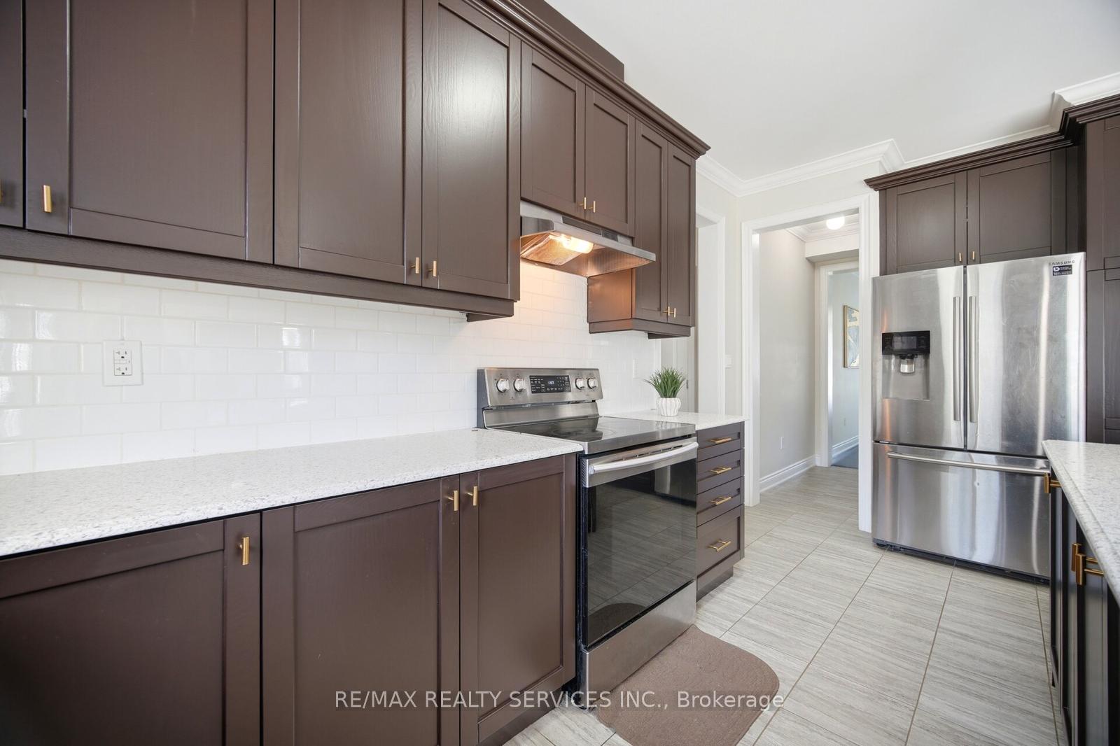 Photo 20 of 26 Country Meadows Drive, Amaranth, Rural Amaranth — HOMEH