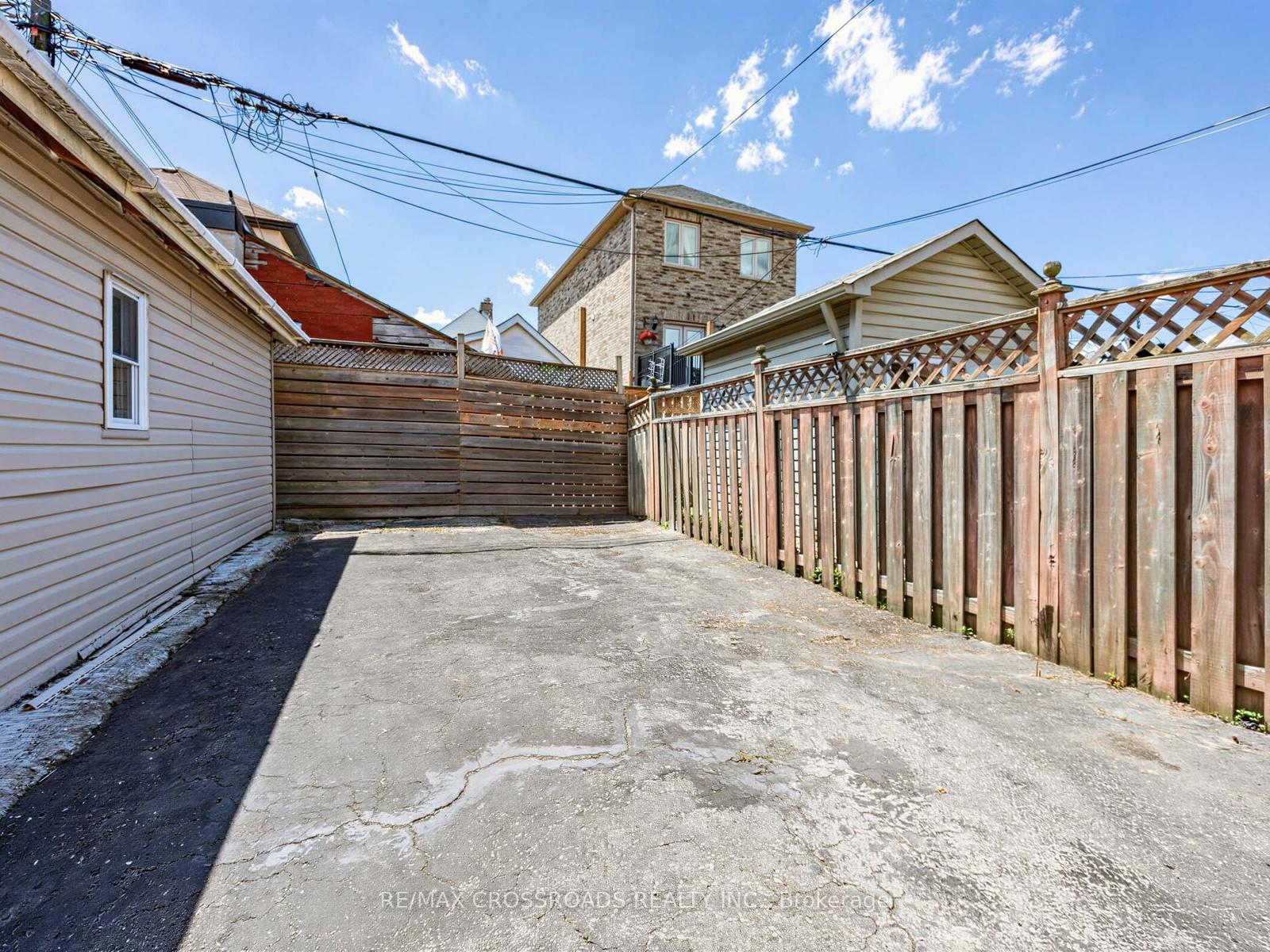 Photo 31 of 80 Gray Avenue, Toronto, Rockcliffe-Smythe — HOMEH