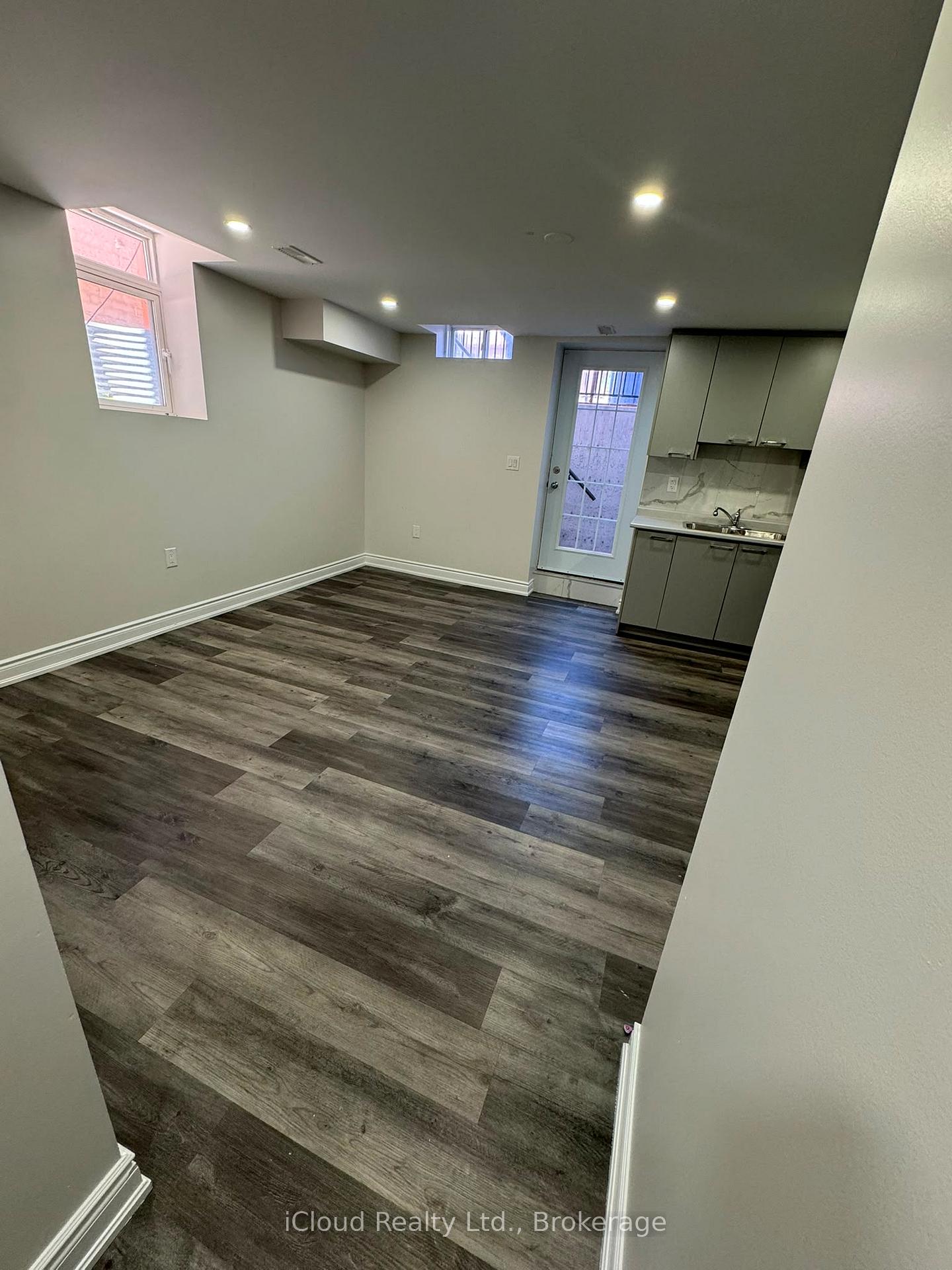 Photo 2 of 35 Velvet Grass Lane, Brampton, Sandringham-Wellington — HOMEH