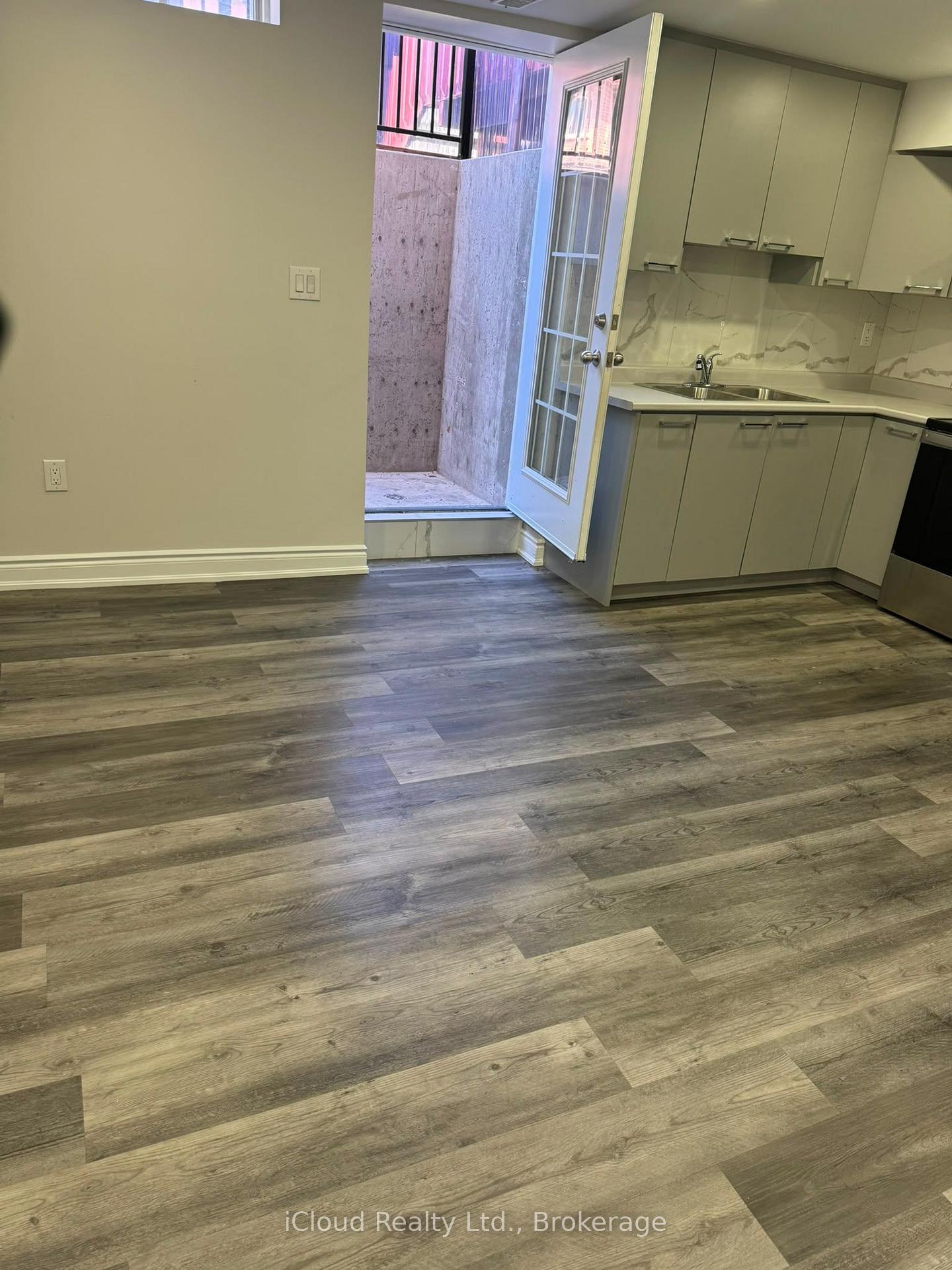 Photo 3 of 35 Velvet Grass Lane, Brampton, Sandringham-Wellington — HOMEH