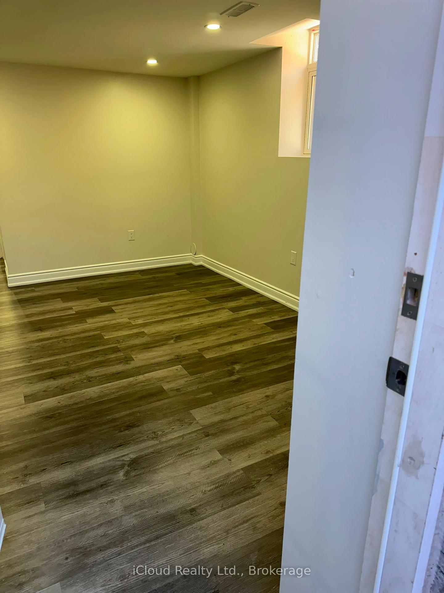 Photo 9 of 35 Velvet Grass Lane, Brampton, Sandringham-Wellington — HOMEH