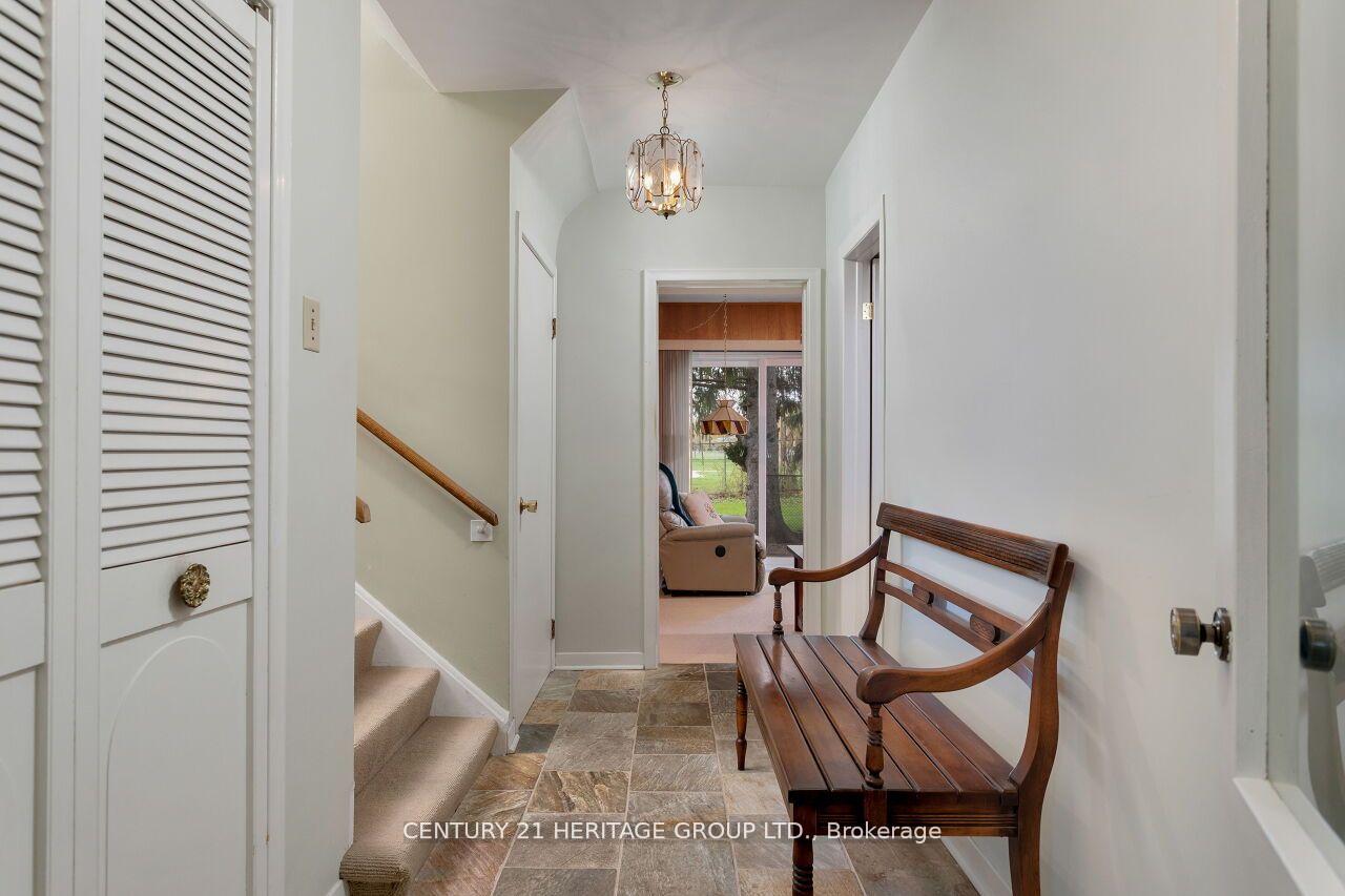 Photo 2 of 46 Marathon Crescent, North York, Newtonbrook West — HOMEH