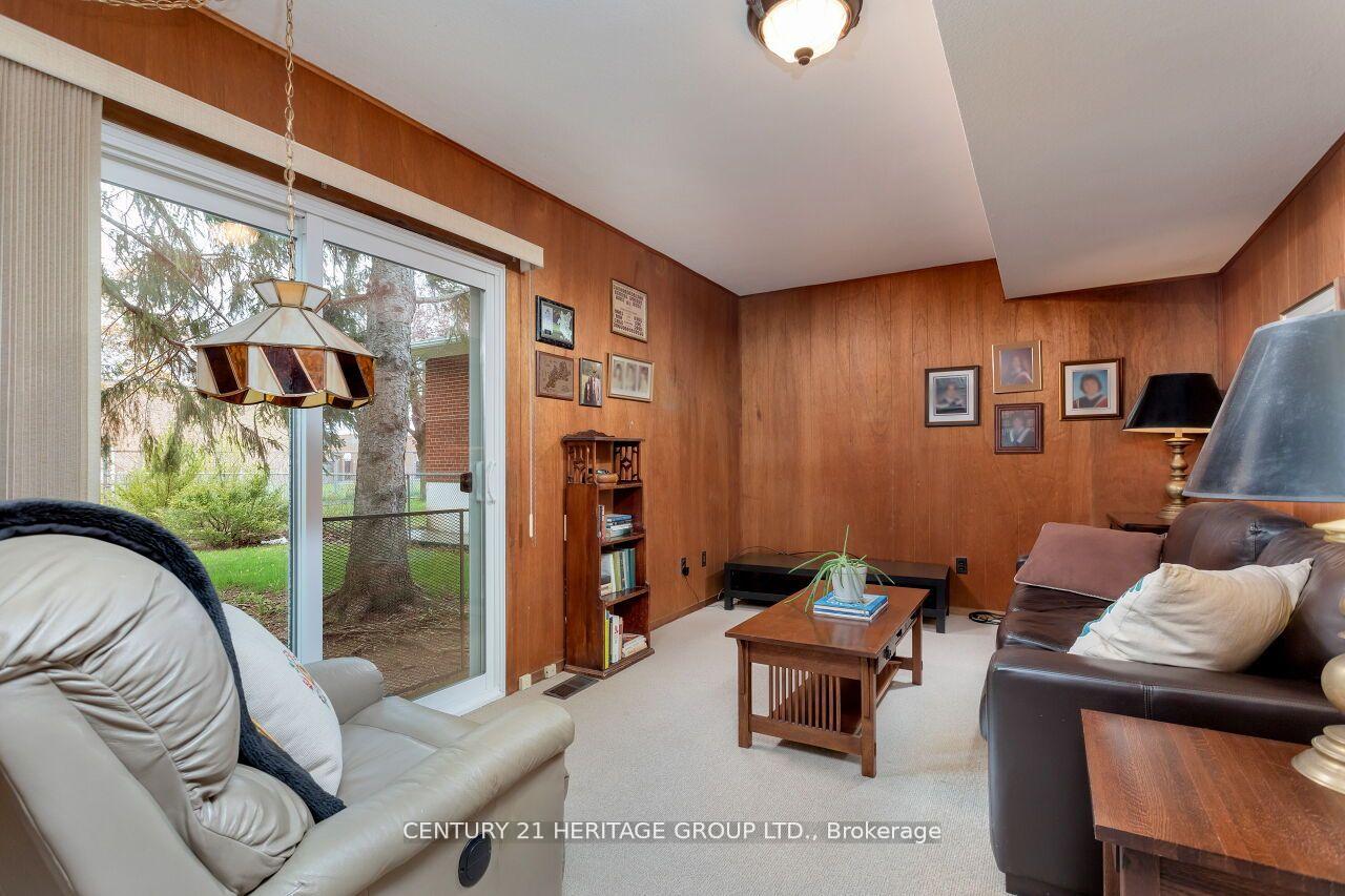Photo 4 of 46 Marathon Crescent, North York, Newtonbrook West — HOMEH