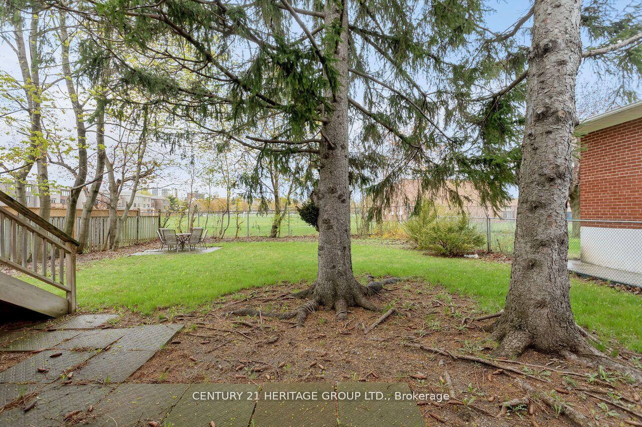 Photo 5 of 46 Marathon Crescent, North York, Newtonbrook West — HOMEH