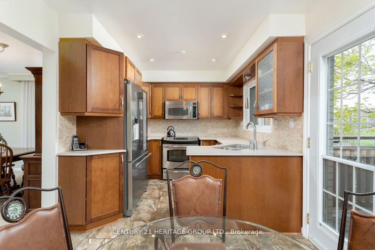 Photo 12 of 46 Marathon Crescent, North York, Newtonbrook West — HOMEH
