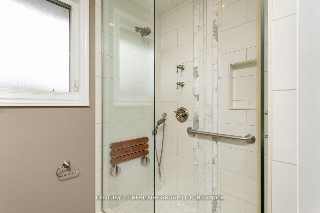 Photo 24 of 46 Marathon Crescent, North York, Newtonbrook West — HOMEH