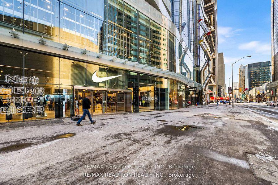 Photo 5 of Unit 6010, 1 Bloor Street E, Toronto, Church-Yonge Corridor — HOMEH