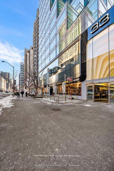 Photo 6 of Unit 6010, 1 Bloor Street E, Toronto, Church-Yonge Corridor — HOMEH