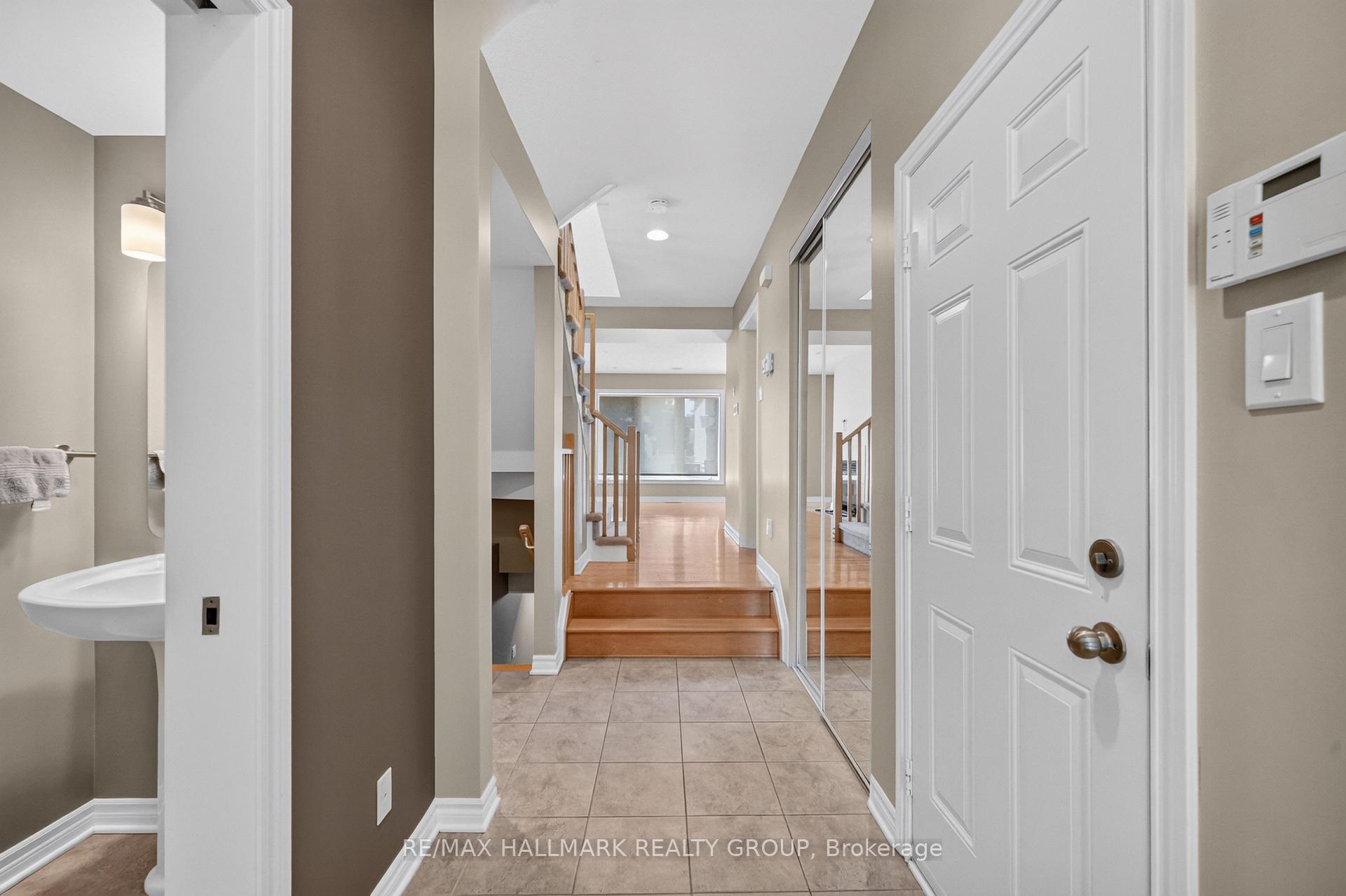 Photo 3 of 2028 Melette Crescent, Ottawa, Avalon East — HOMEH