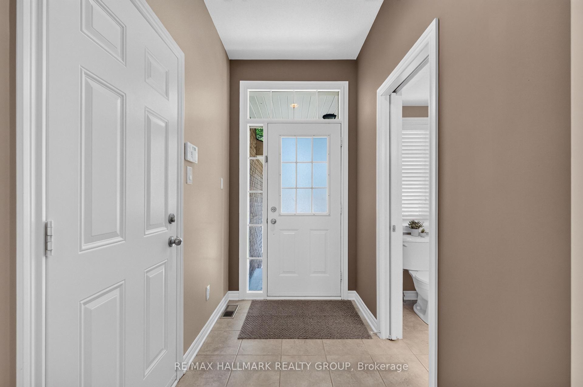 Photo 4 of 2028 Melette Crescent, Ottawa, Avalon East — HOMEH