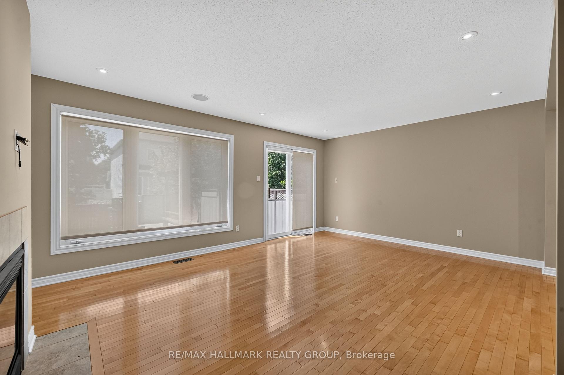Photo 5 of 2028 Melette Crescent, Ottawa, Avalon East — HOMEH