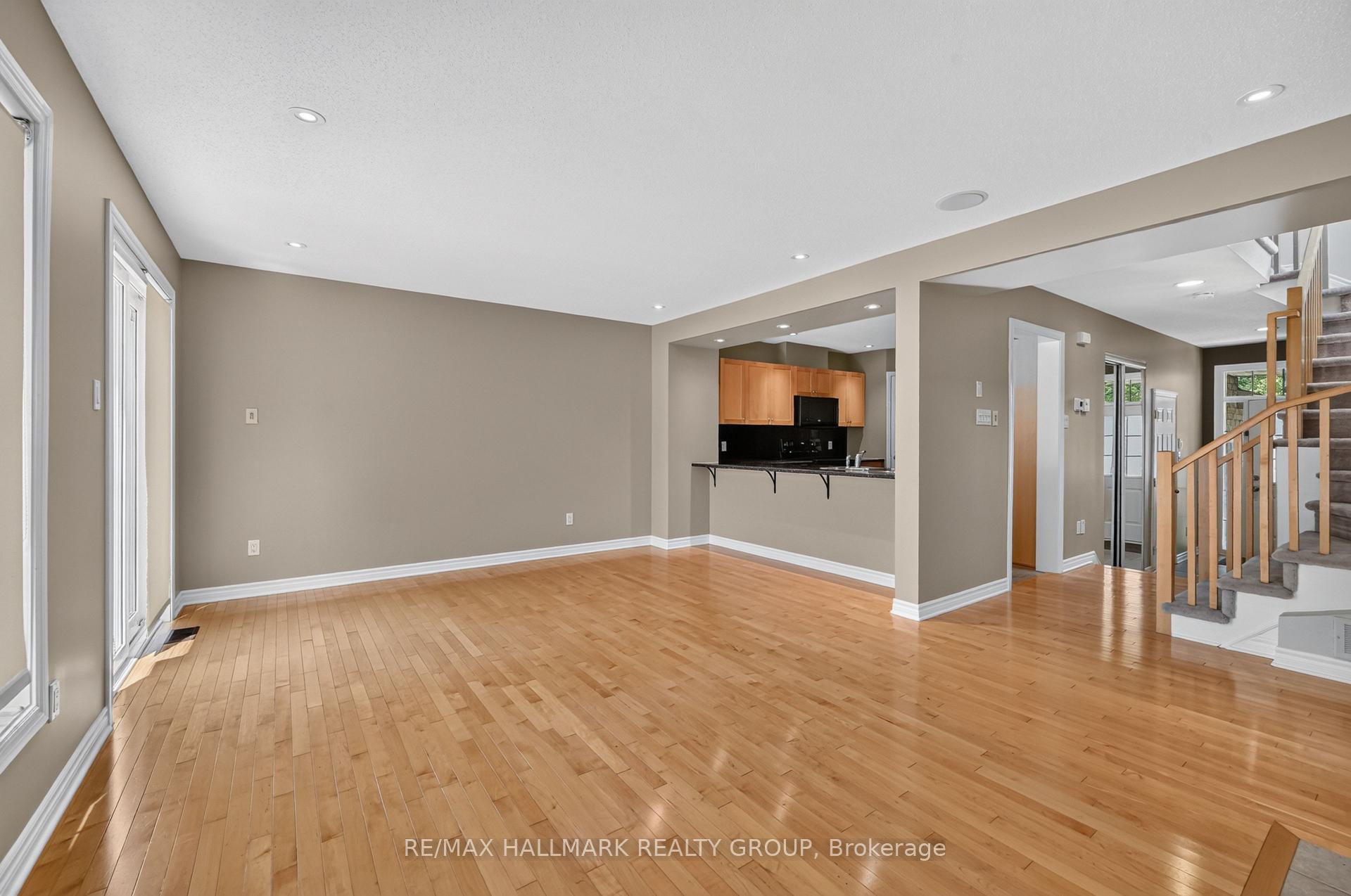 Photo 7 of 2028 Melette Crescent, Ottawa, Avalon East — HOMEH
