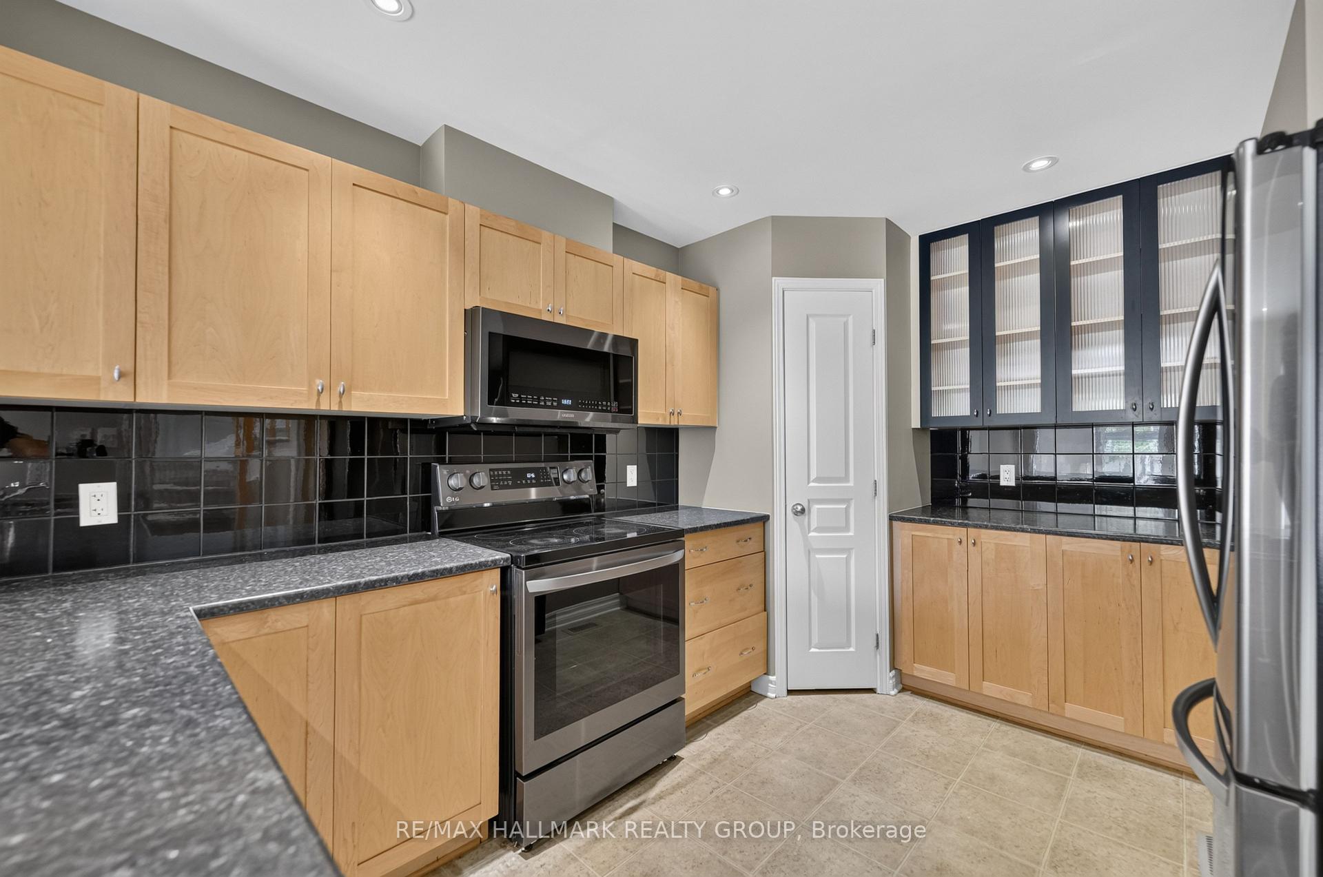 Photo 10 of 2028 Melette Crescent, Ottawa, Avalon East — HOMEH