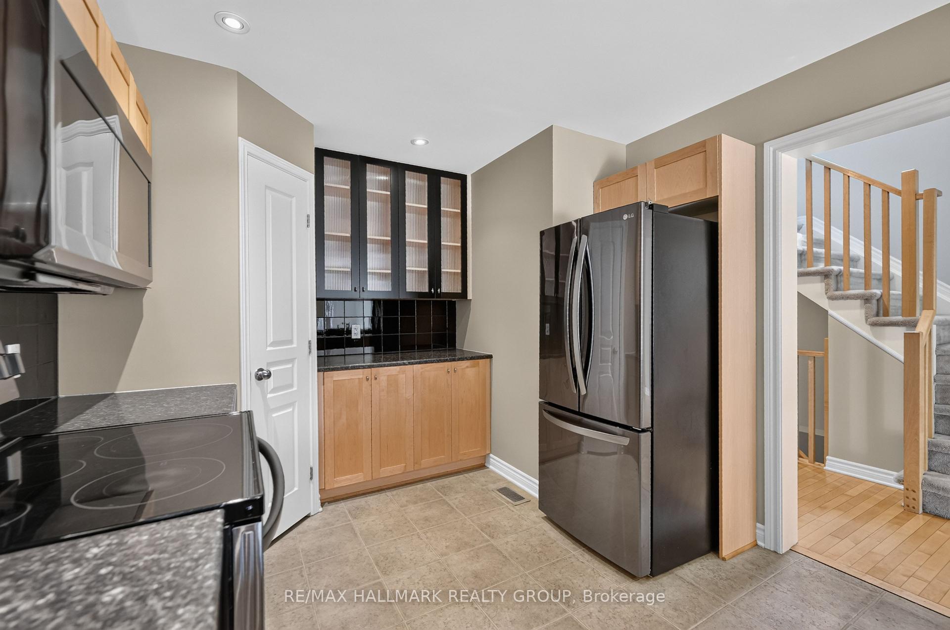 Photo 11 of 2028 Melette Crescent, Ottawa, Avalon East — HOMEH