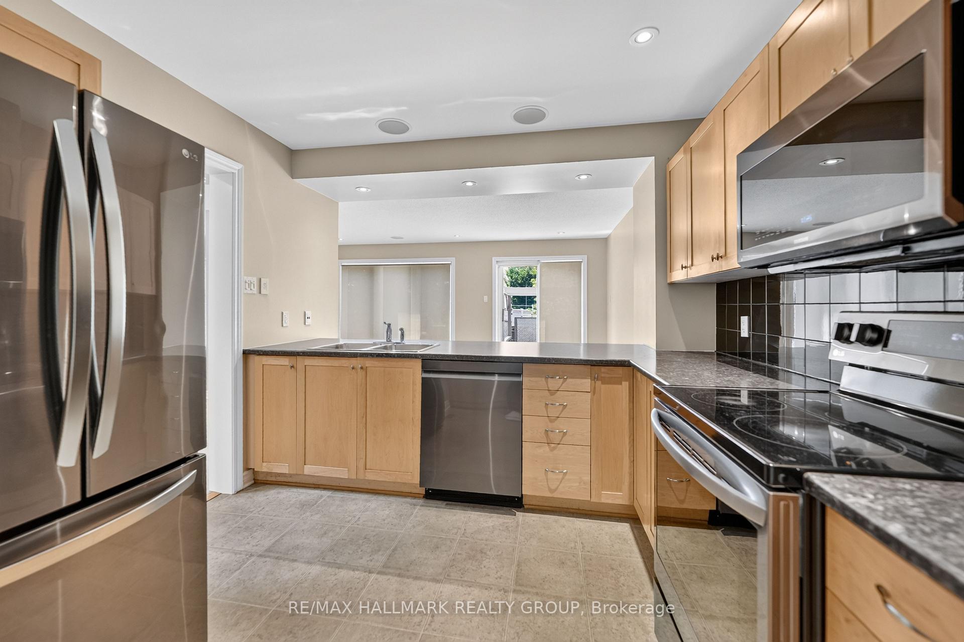 Photo 12 of 2028 Melette Crescent, Ottawa, Avalon East — HOMEH