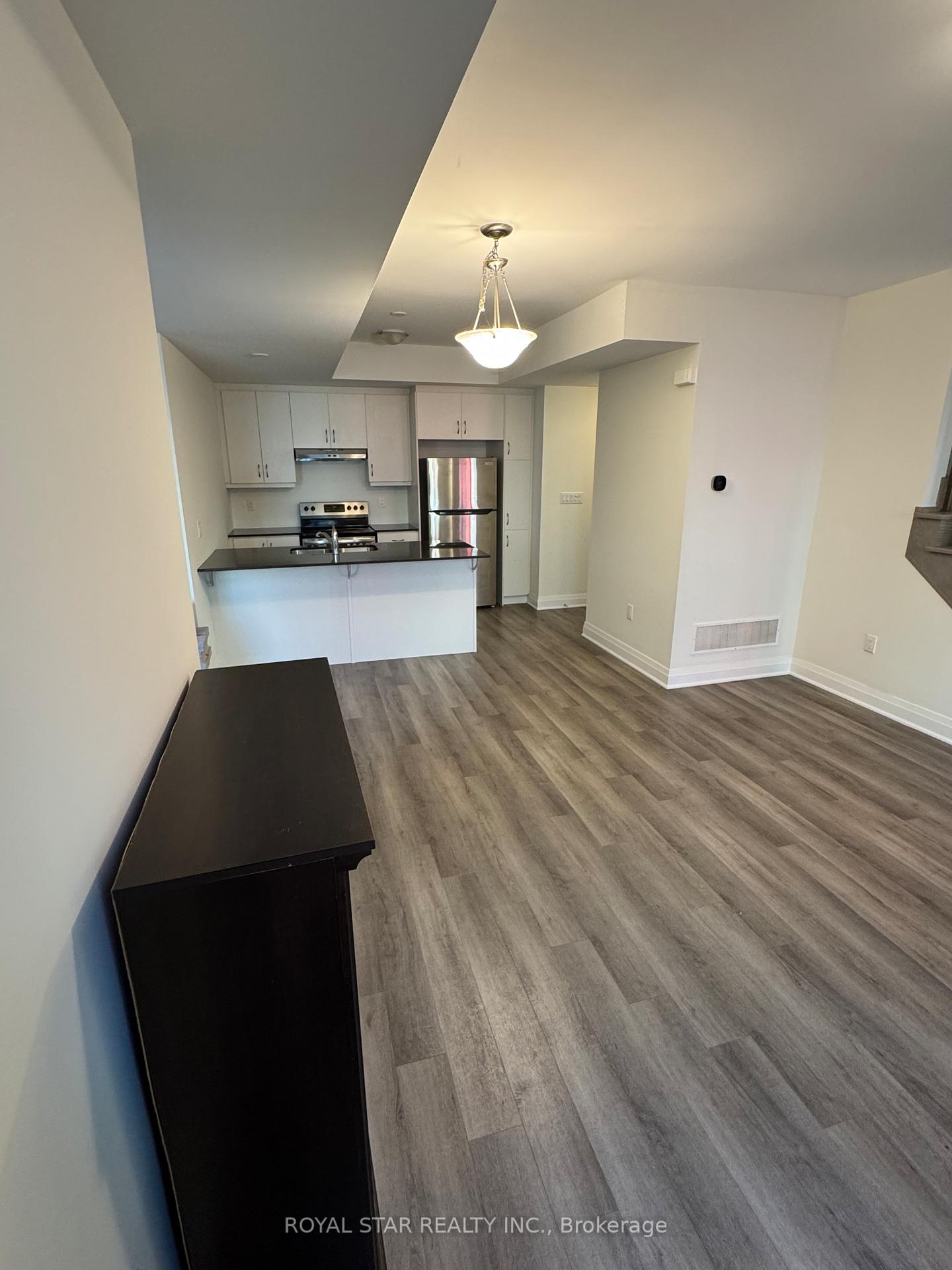 Photo 5 of Unit 506, 1034 Reflection Place, Pickering, Rural Pickering — HOMEH