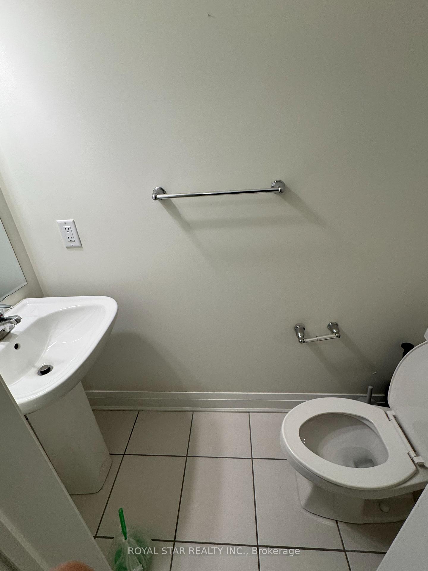 Photo 10 of Unit 506, 1034 Reflection Place, Pickering, Rural Pickering — HOMEH