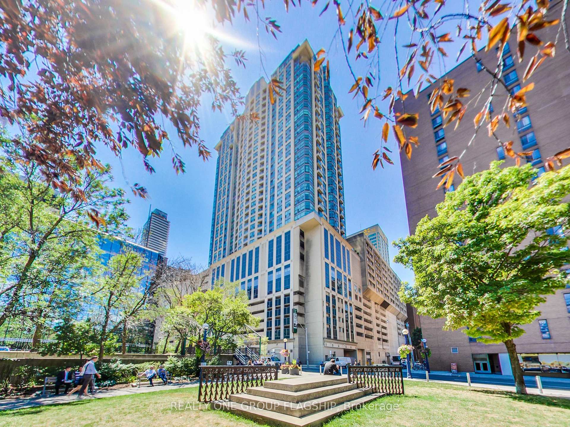 Photo 1 of Unit 2013, 8 Park Road, Toronto, Rosedale-Moore Park — HOMEH