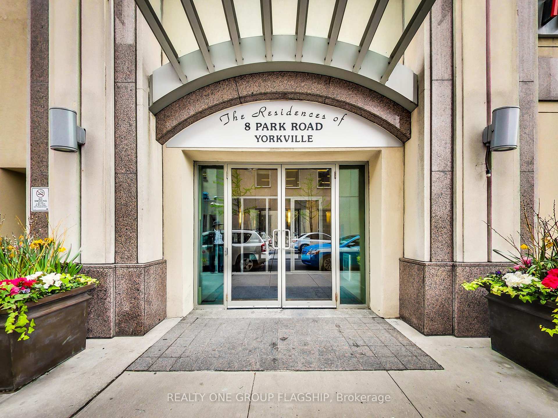 Photo 2 of Unit 2013, 8 Park Road, Toronto, Rosedale-Moore Park — HOMEH