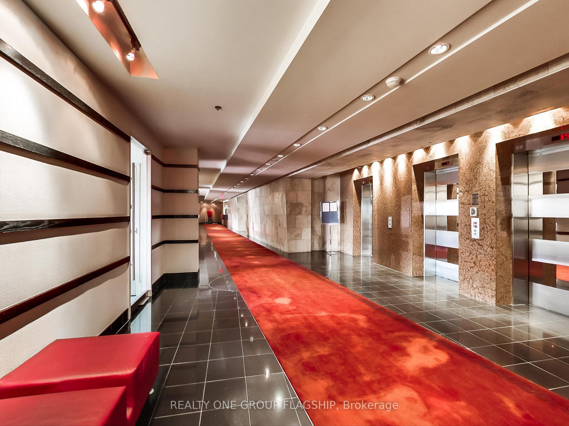 Photo 4 of Unit 2013, 8 Park Road, Toronto, Rosedale-Moore Park — HOMEH