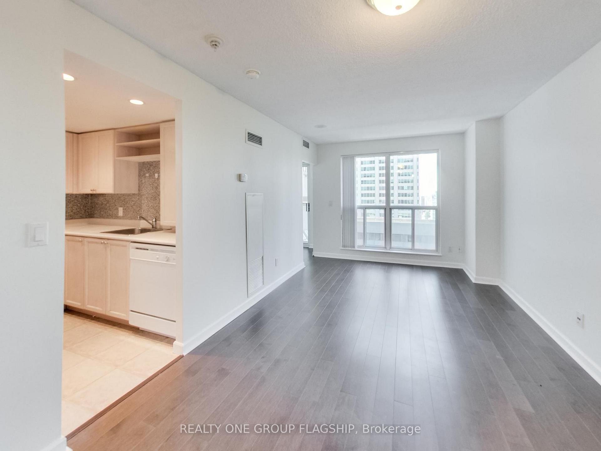 Photo 5 of Unit 2013, 8 Park Road, Toronto, Rosedale-Moore Park — HOMEH