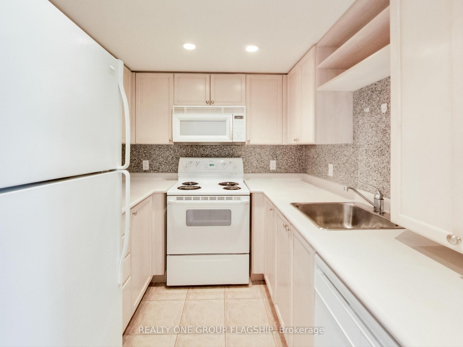 Photo 6 of Unit 2013, 8 Park Road, Toronto, Rosedale-Moore Park — HOMEH