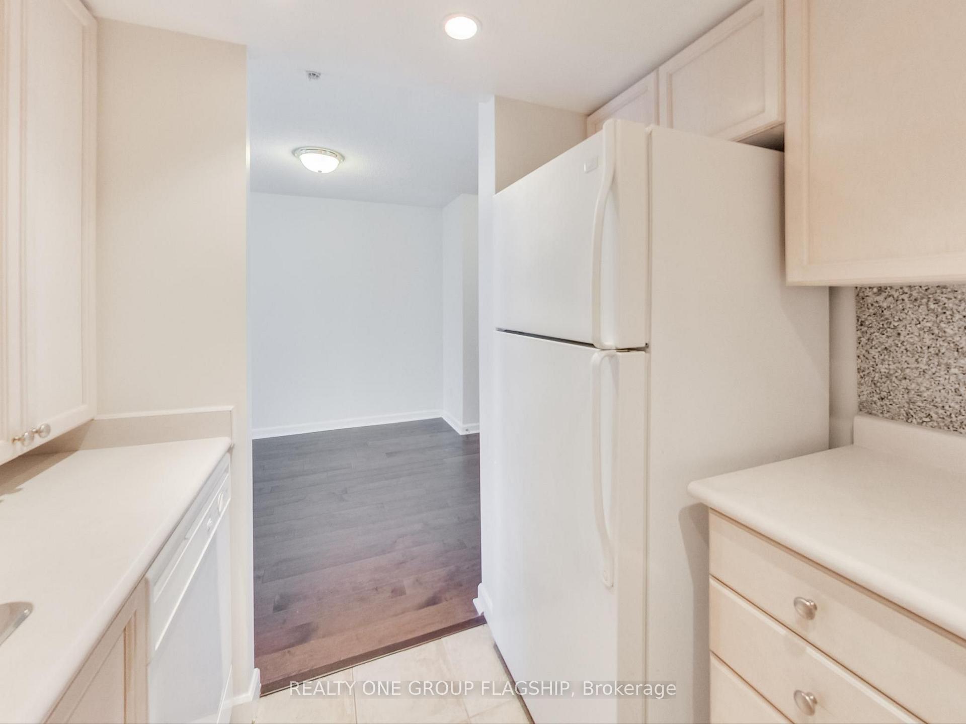 Photo 7 of Unit 2013, 8 Park Road, Toronto, Rosedale-Moore Park — HOMEH