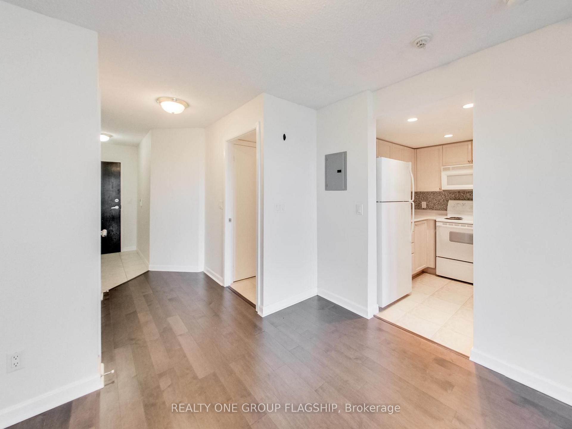 Photo 8 of Unit 2013, 8 Park Road, Toronto, Rosedale-Moore Park — HOMEH