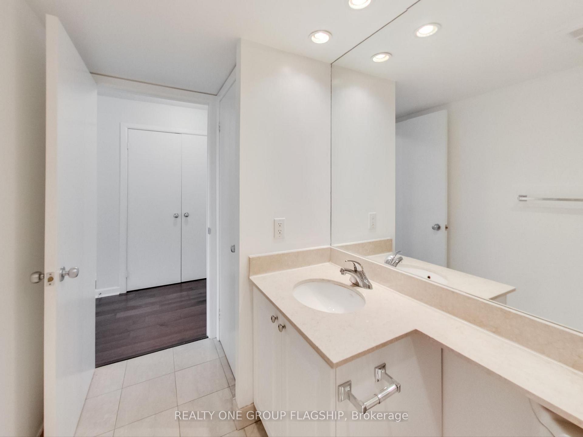 Photo 15 of Unit 2013, 8 Park Road, Toronto, Rosedale-Moore Park — HOMEH