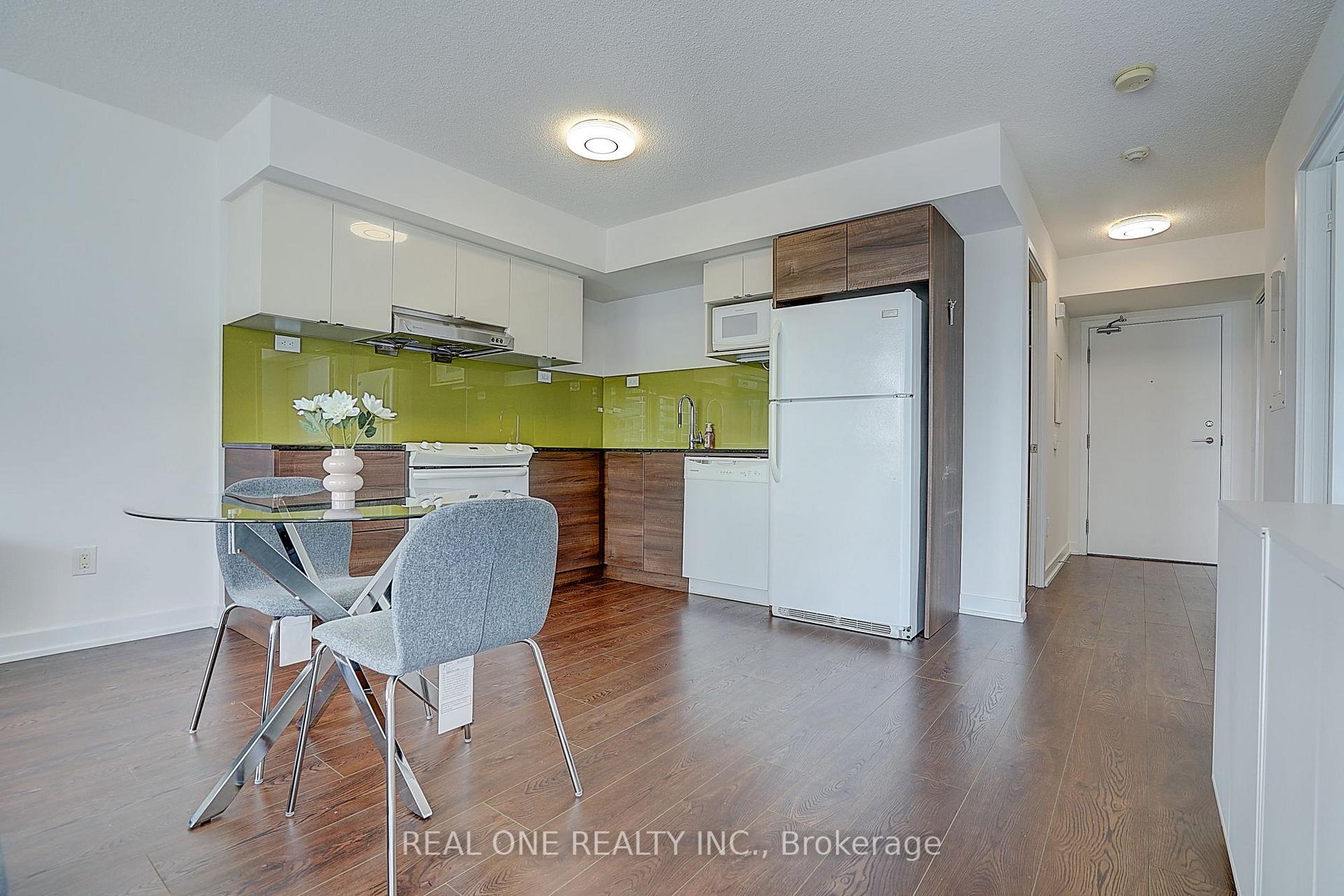 Photo 13 of Unit 1501, 121 Mcmahon Drive, North York, Bayview Village — HOMEH