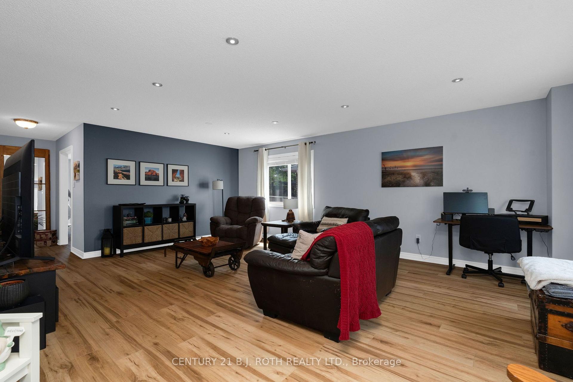 Photo 5 of 15 Corbett Street, Springwater, Elmvale — HOMEH