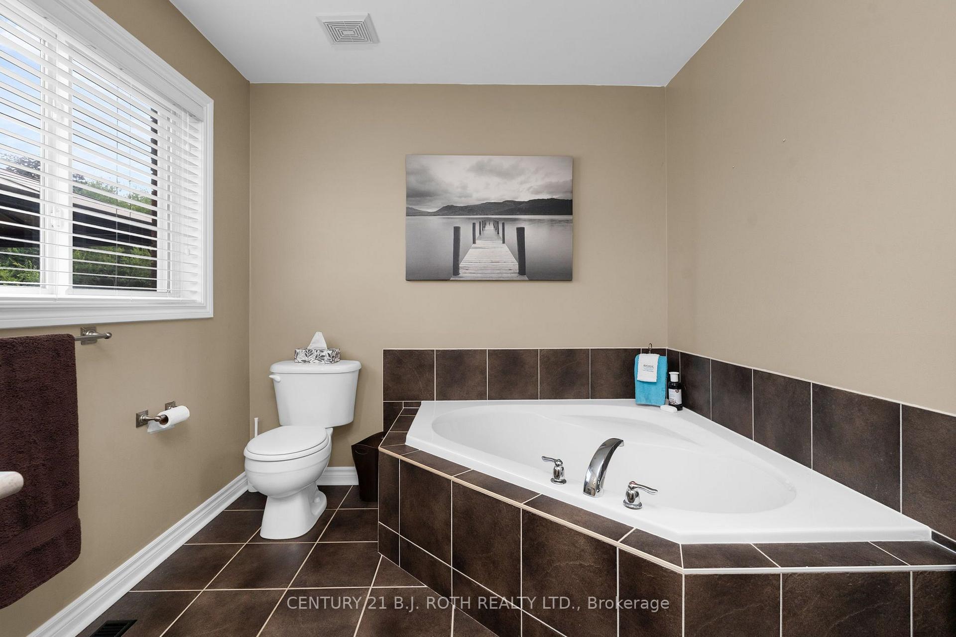 Photo 16 of 15 Corbett Street, Springwater, Elmvale — HOMEH