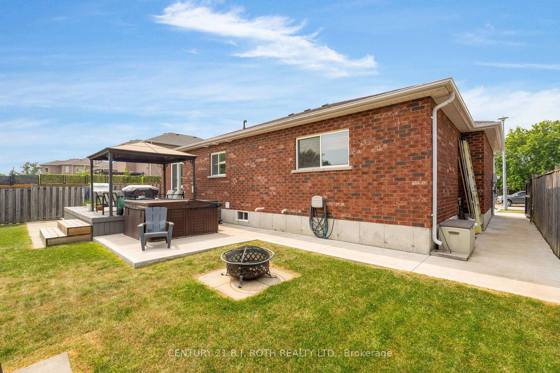 Photo 35 of 15 Corbett Street, Springwater, Elmvale — HOMEH