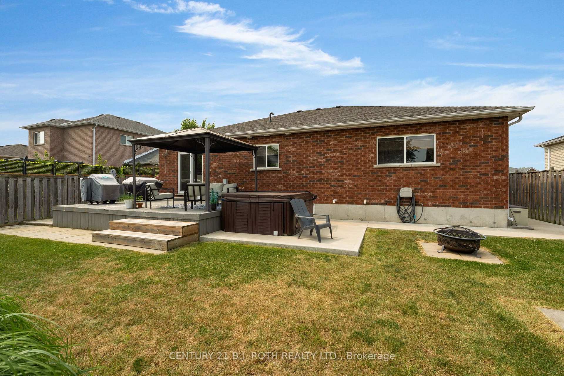 Photo 33 of 15 Corbett Street, Springwater, Elmvale — HOMEH