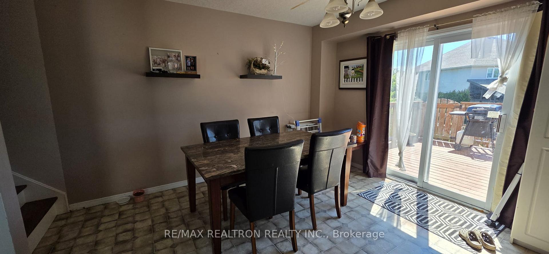 Photo 9 of 123 West Meadow Drive, Kitchener, Highland West — HOMEH