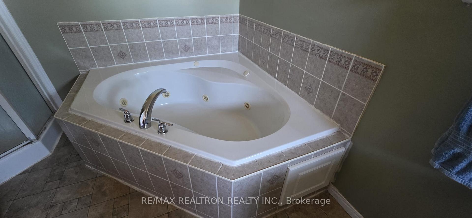 Photo 20 of 123 West Meadow Drive, Kitchener, Highland West — HOMEH