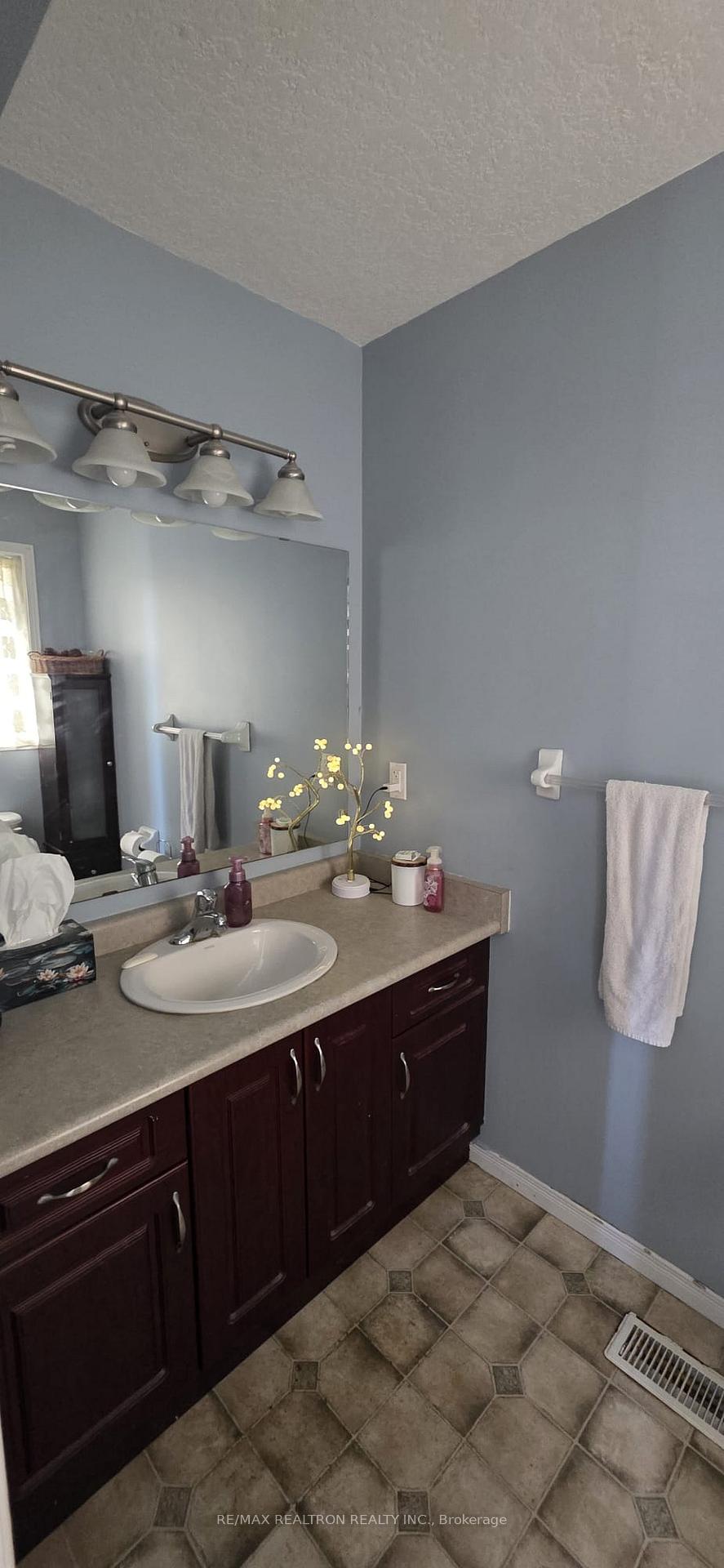 Photo 25 of 123 West Meadow Drive, Kitchener, Highland West — HOMEH