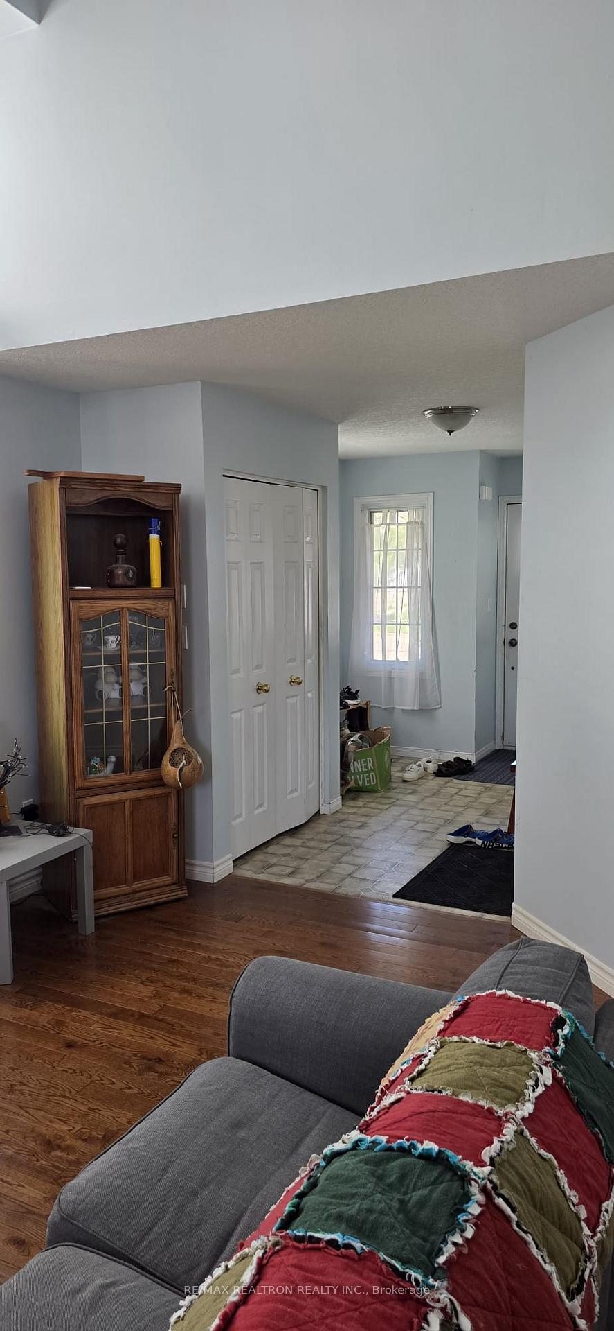 Photo 4 of 123 West Meadow Drive, Kitchener, Highland West — HOMEH