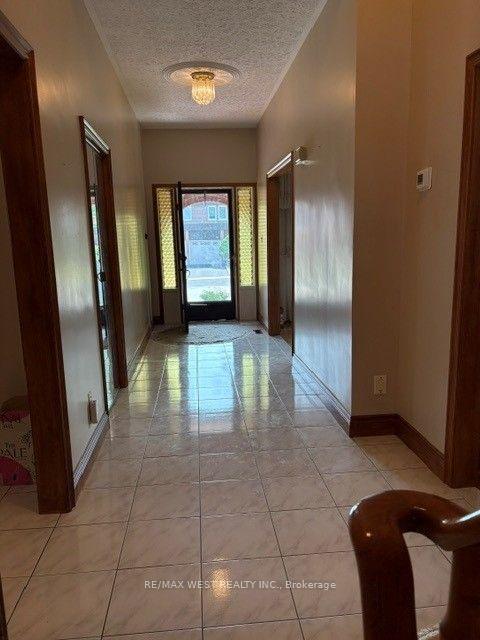 Photo 4 of 98 Jeanne Drive, Vaughan, East Woodbridge — HOMEH
