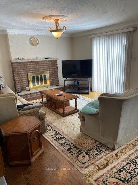Photo 8 of 98 Jeanne Drive, Vaughan, East Woodbridge — HOMEH