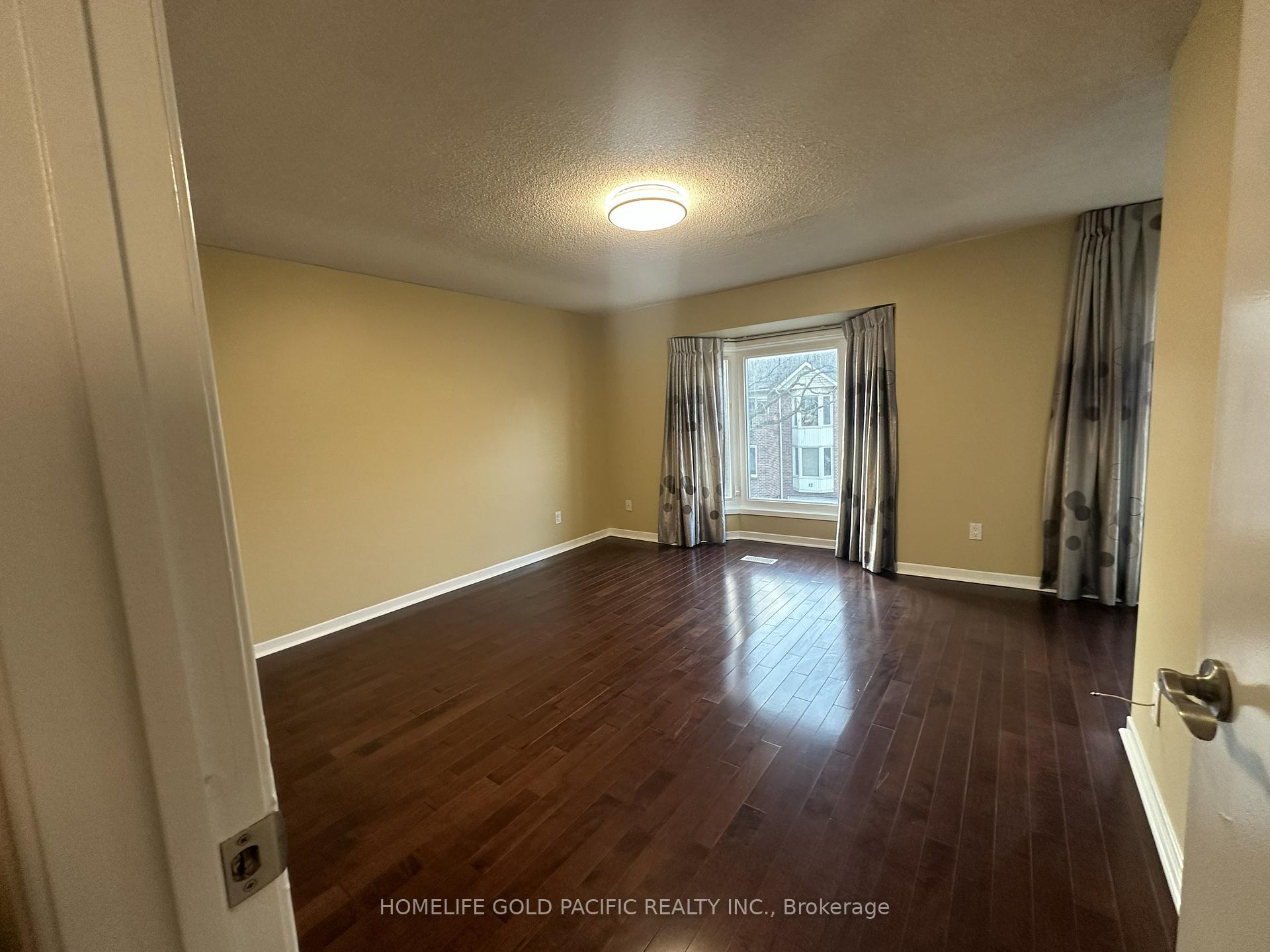 Photo 13 of 17 Protea Gardens, North York, Bayview Village — HOMEH