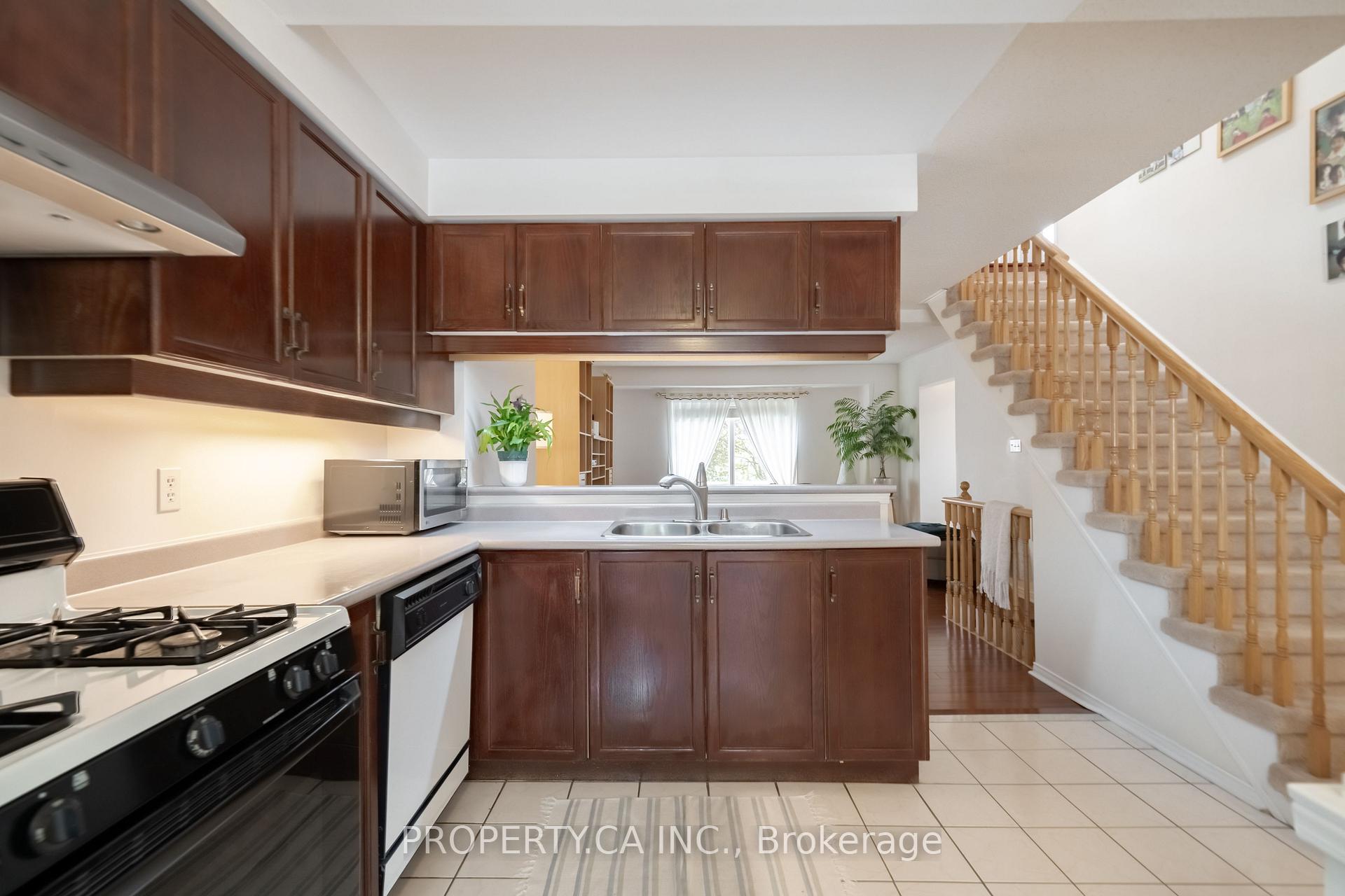 Photo 10 of 72 Desert Sand Drive, Brampton, Sandringham-Wellington — HOMEH