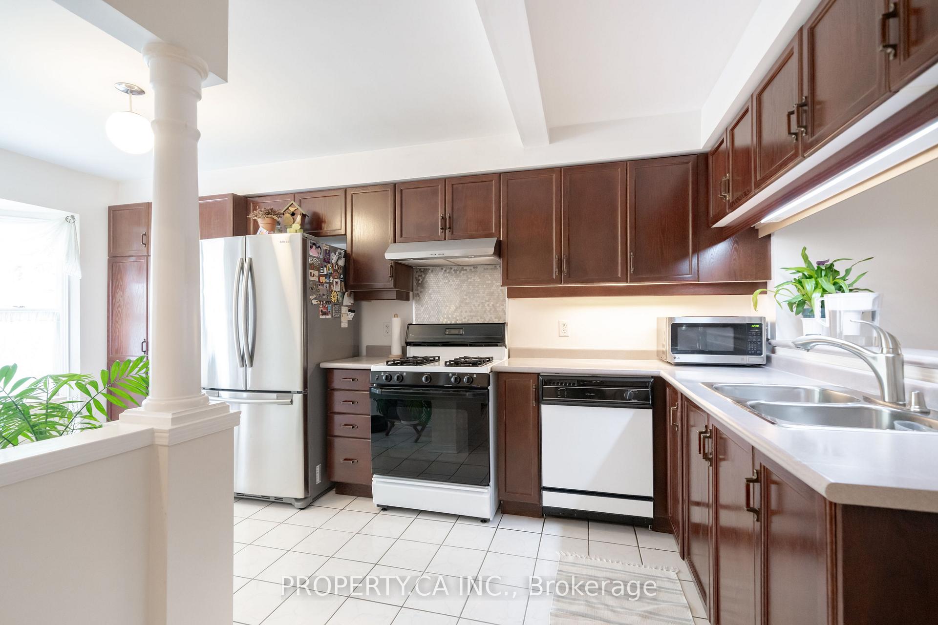 Photo 13 of 72 Desert Sand Drive, Brampton, Sandringham-Wellington — HOMEH