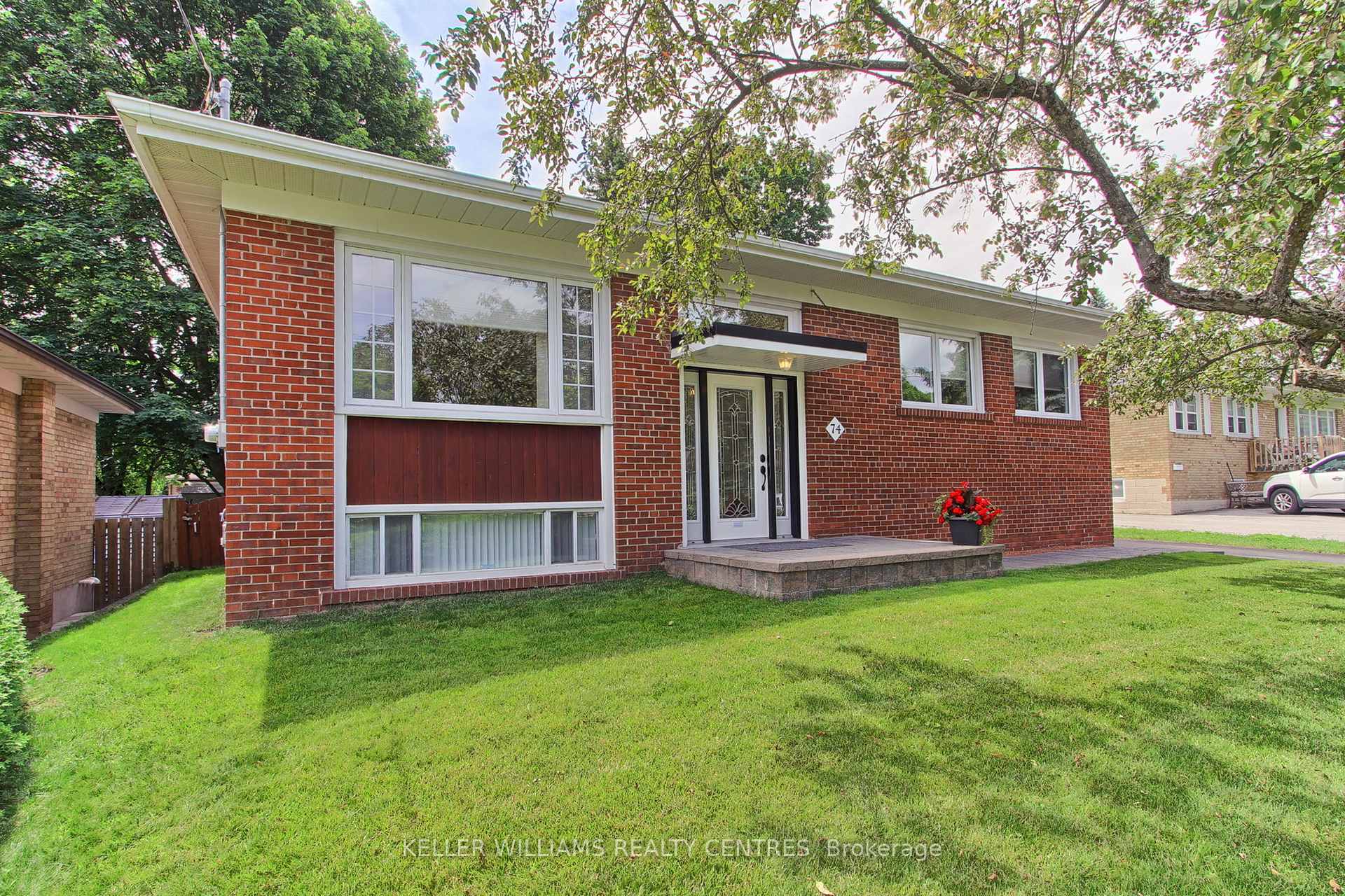 Photo 3 of 74 Boothbay Crescent, Newmarket, Central Newmarket — HOMEH